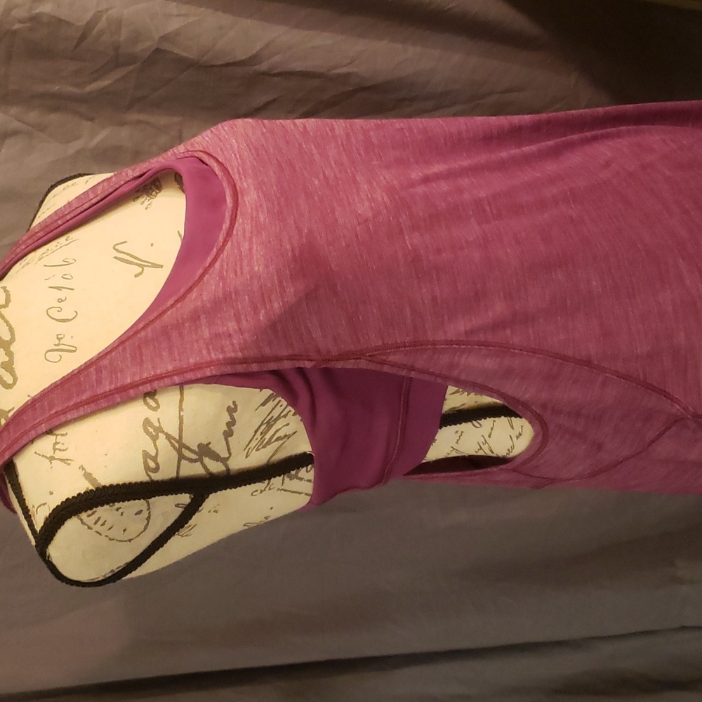 Lululemon tanktop pink built in bra